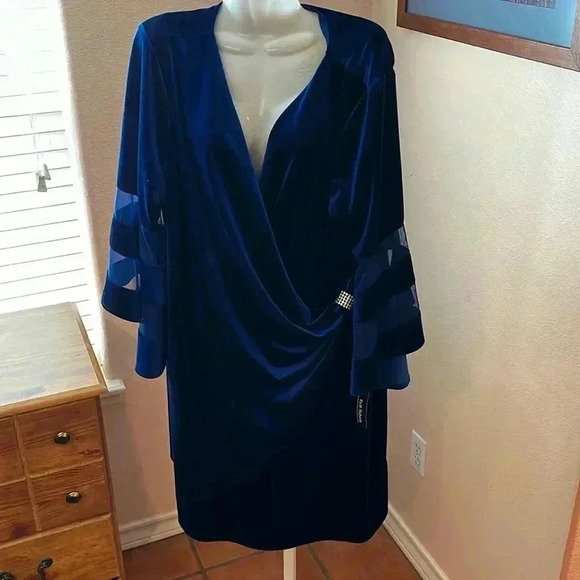 NWT R&M Richard’s 22W formal dress with flair sleeves and rhinestones on waist - Picture 3 of 11